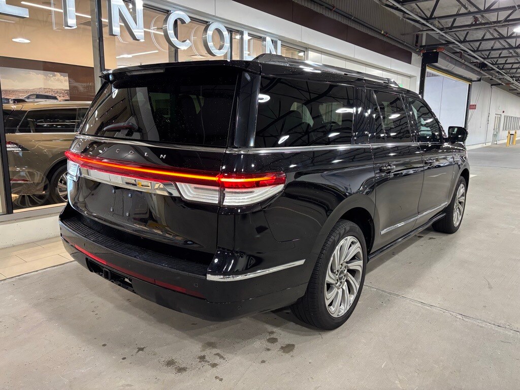 2022 Lincoln Navigator L Reserve photo 4