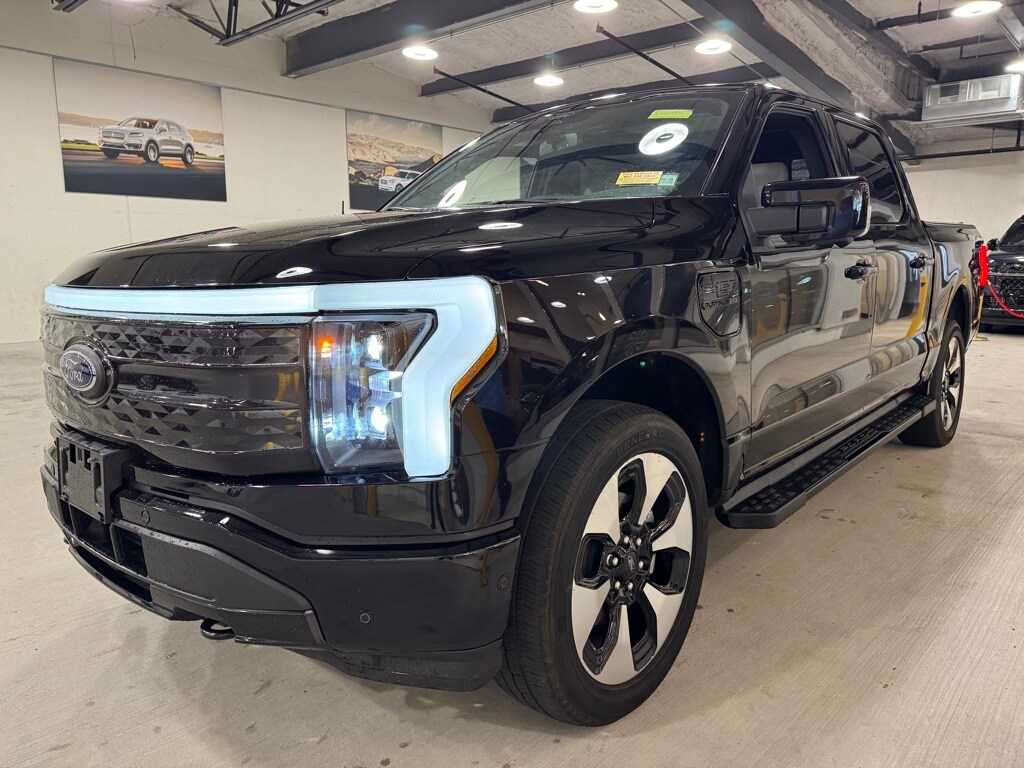 2022 Ford F-150 Lightning Platinum photo 2