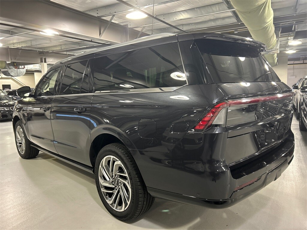 2025 Lincoln Navigator L Reserve photo 2