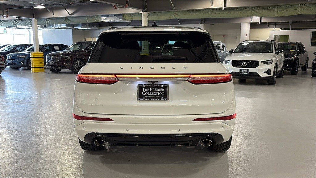 2025 Lincoln Corsair Grand Touring photo 3