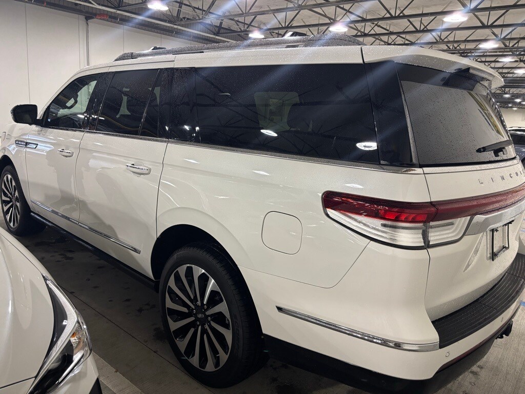 2022 Lincoln Navigator L Reserve photo 3