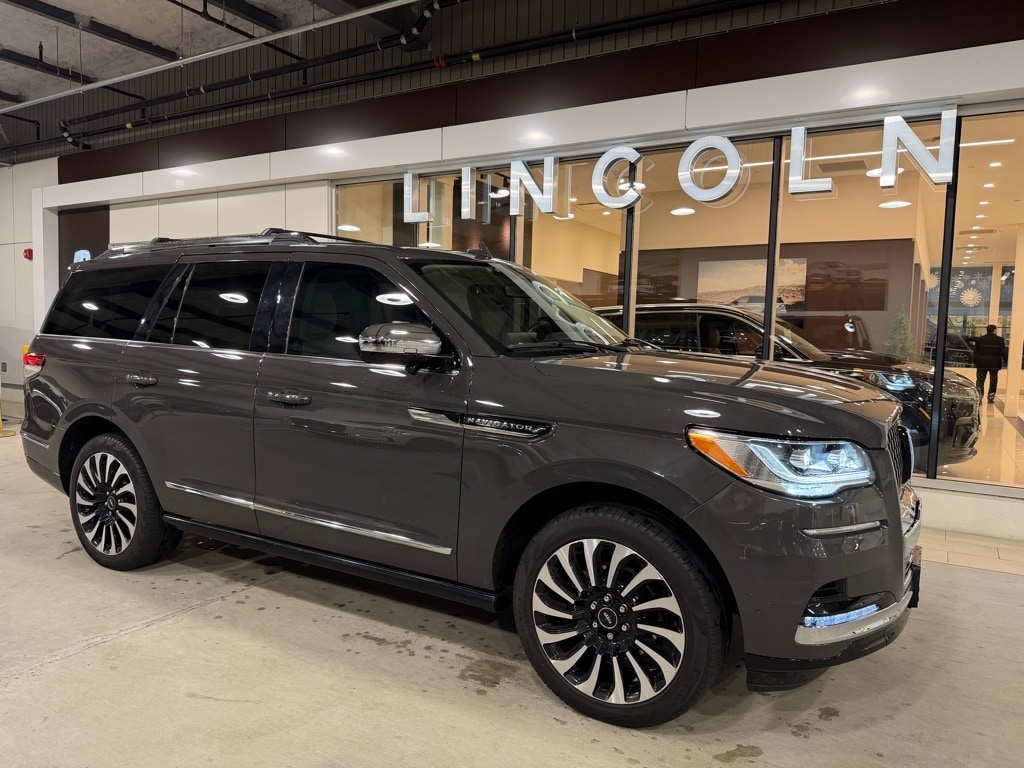 2022 Lincoln Navigator Black Label's photo