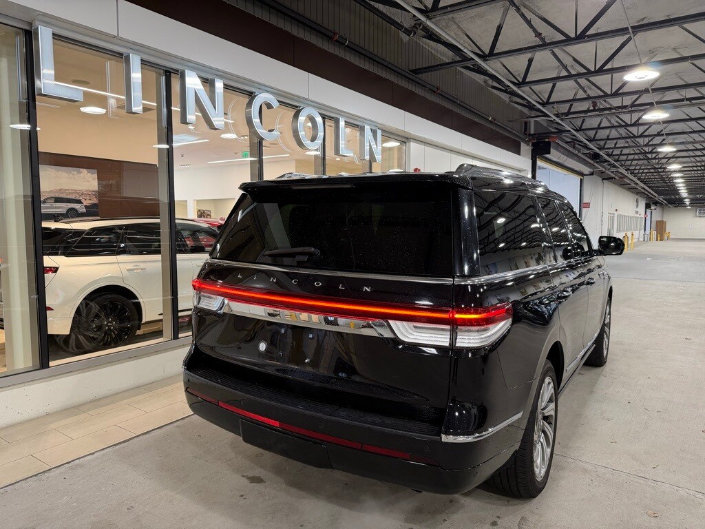 2022 Lincoln Navigator Reserve photo 2
