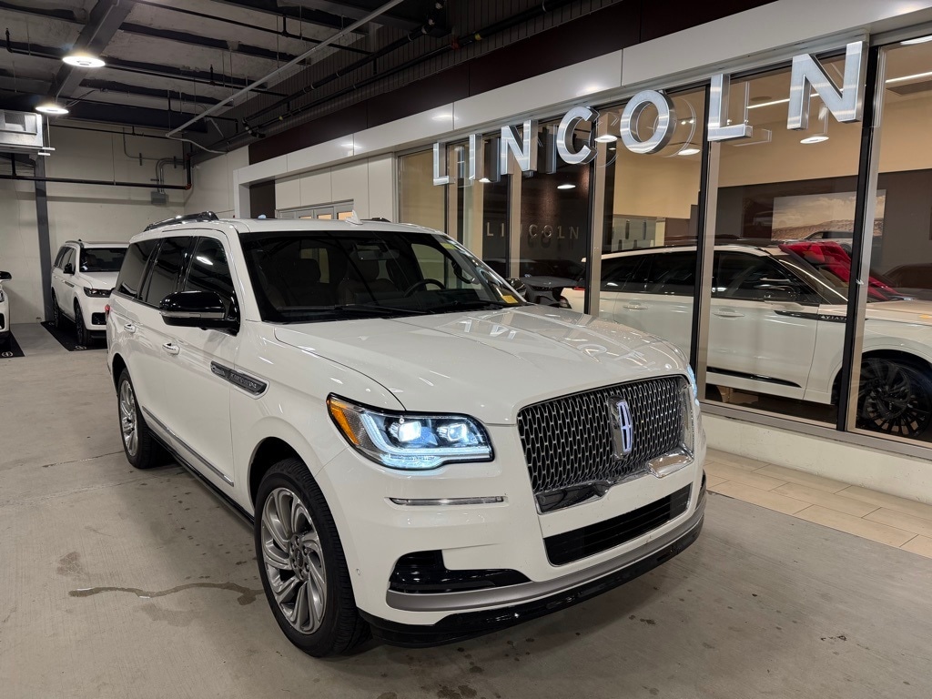 2022 Lincoln Navigator Reserve's photo