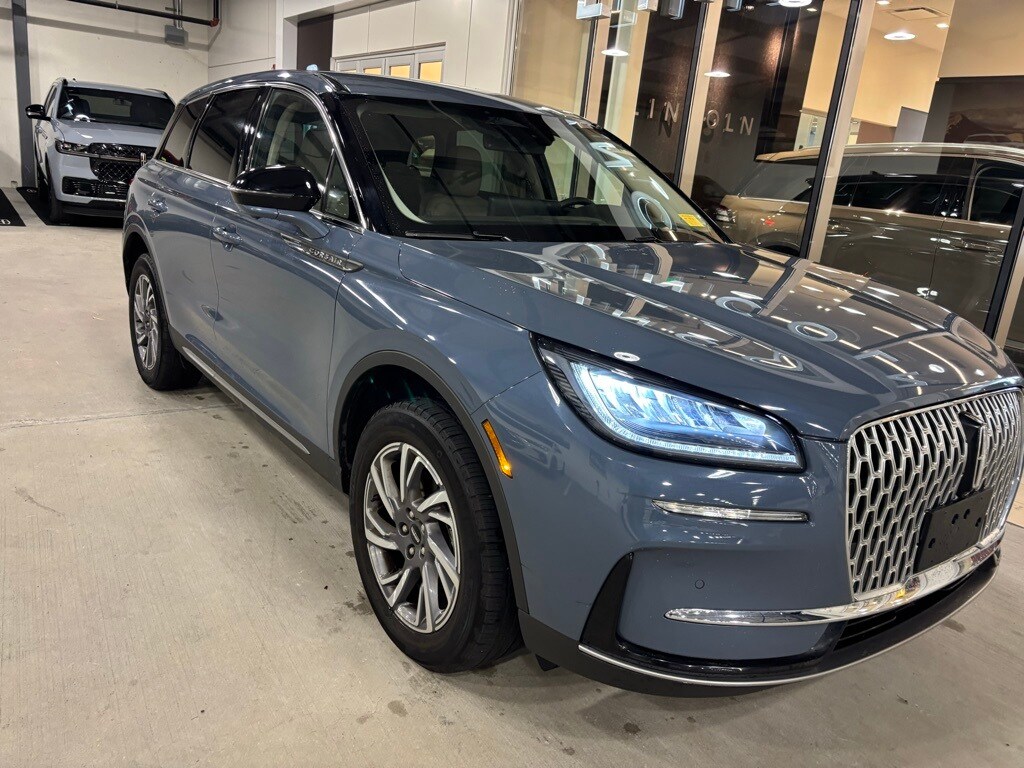 2023 Lincoln Corsair Standard photo 2