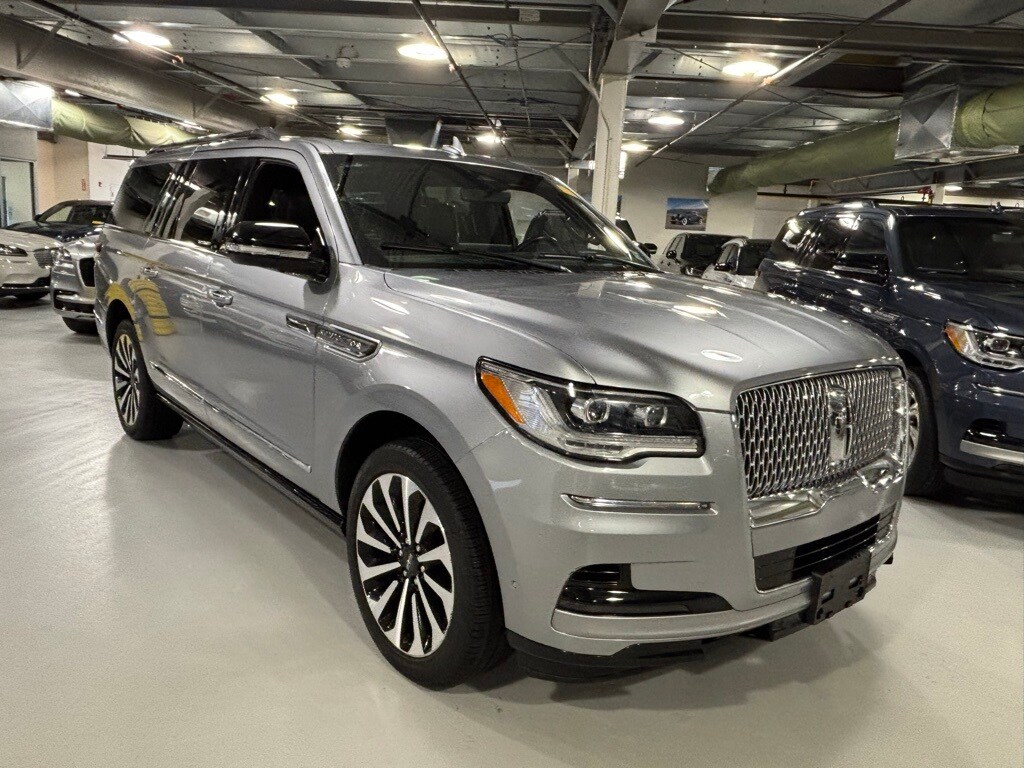 2023 Lincoln Navigator L Reserve photo 2