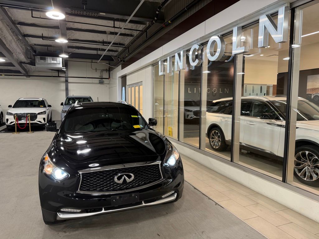 2017 INFINITI QX70