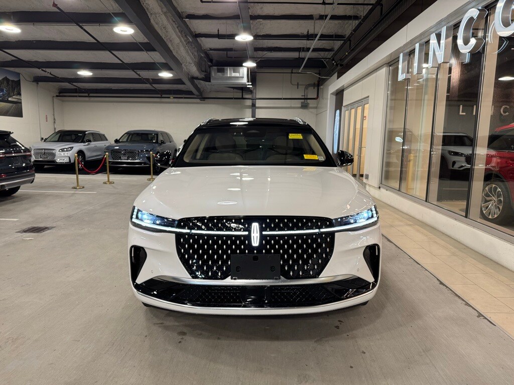 2024 Lincoln Nautilus Reserve photo 3