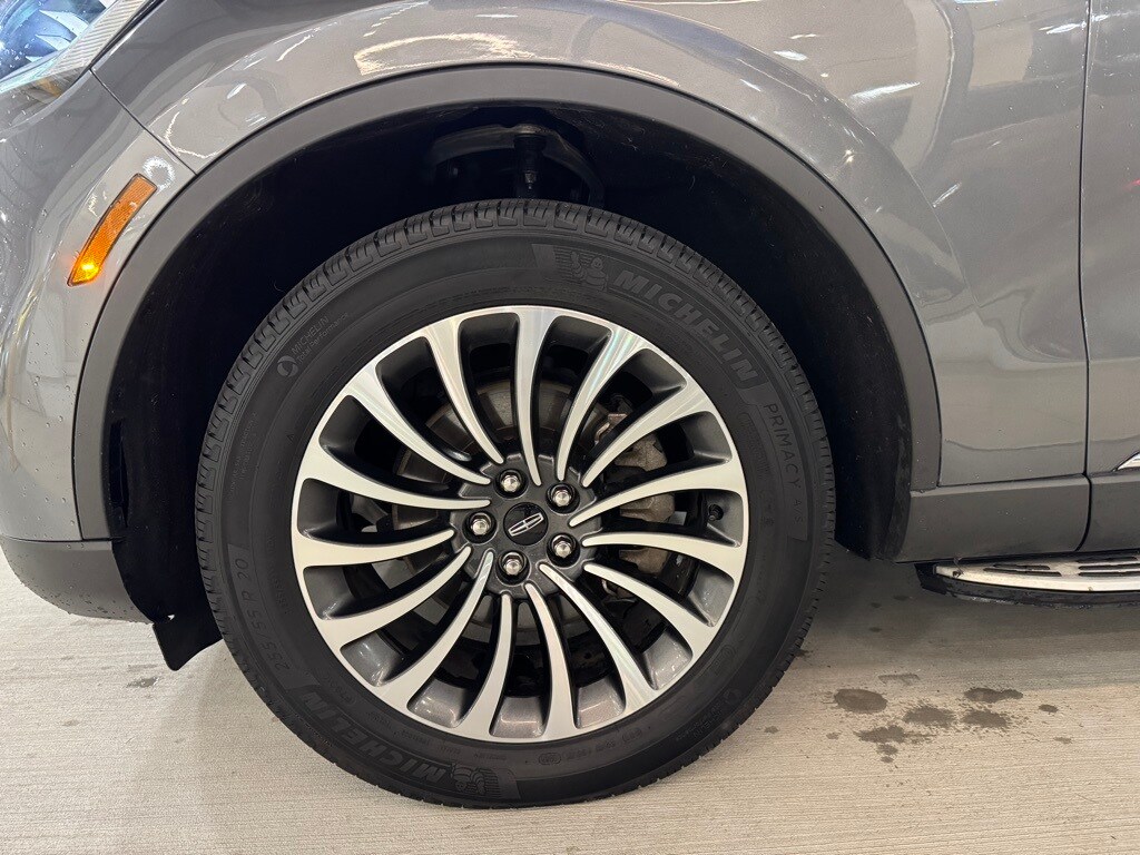 2022 Lincoln Aviator Standard photo 3