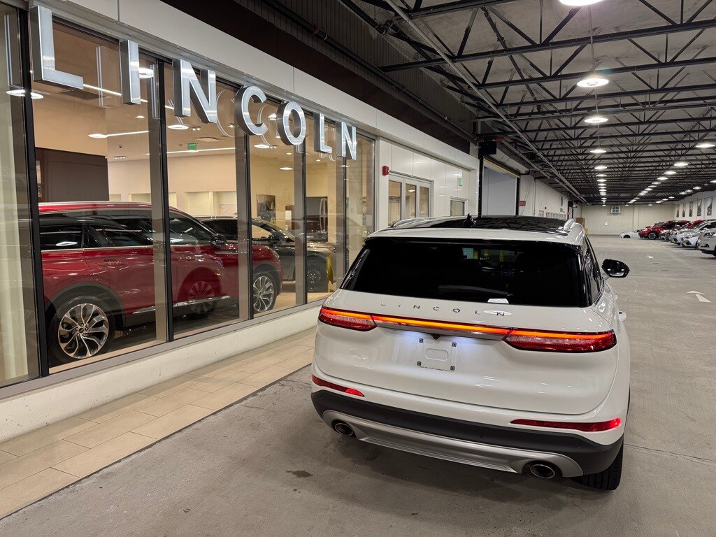 2022 Lincoln Corsair Reserve photo 3