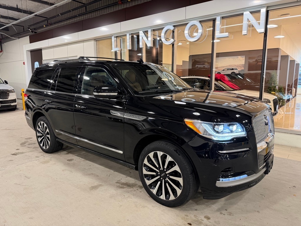 2022 Lincoln Navigator Reserve's photo
