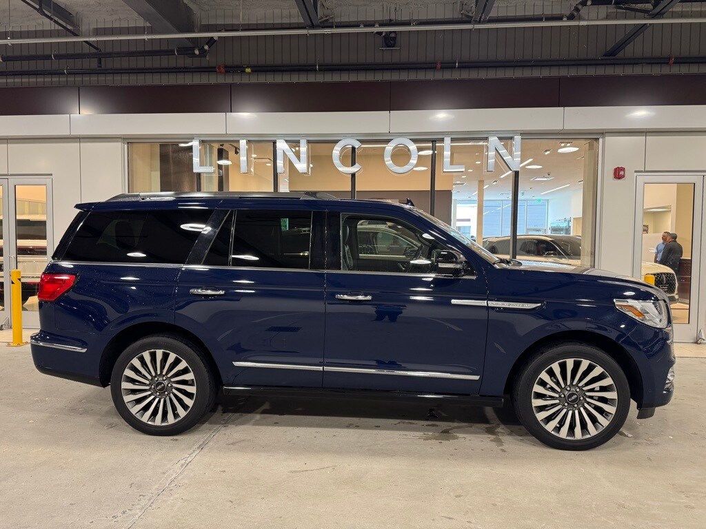 2019 Lincoln Navigator Reserve photo 3