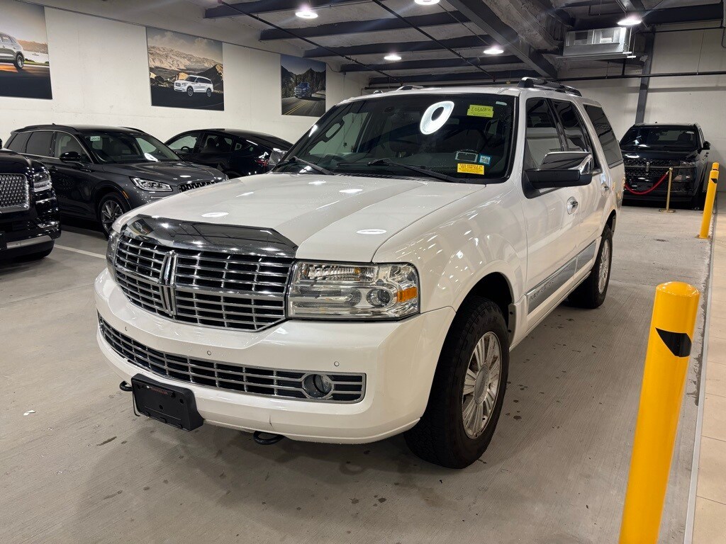 2014 Lincoln Navigator Base photo 4