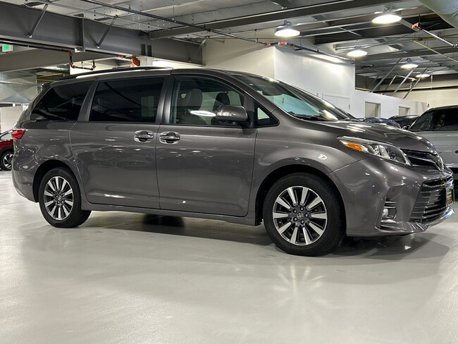 2020 Toyota Sienna Limited Premium Minivan/Van