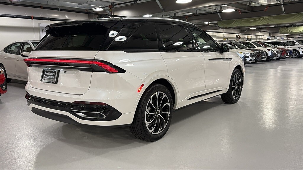 2025 Lincoln Nautilus Reserve photo 2