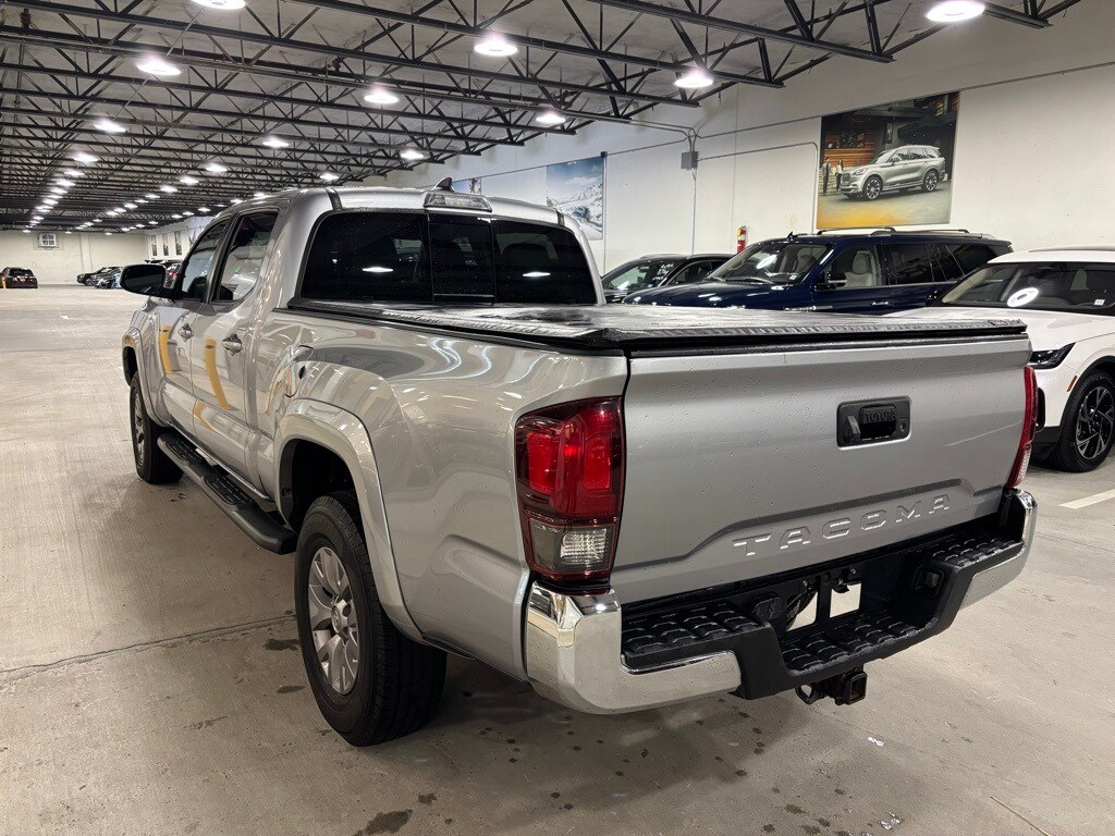 2019 Toyota Tacoma V6 4x4 photo 3