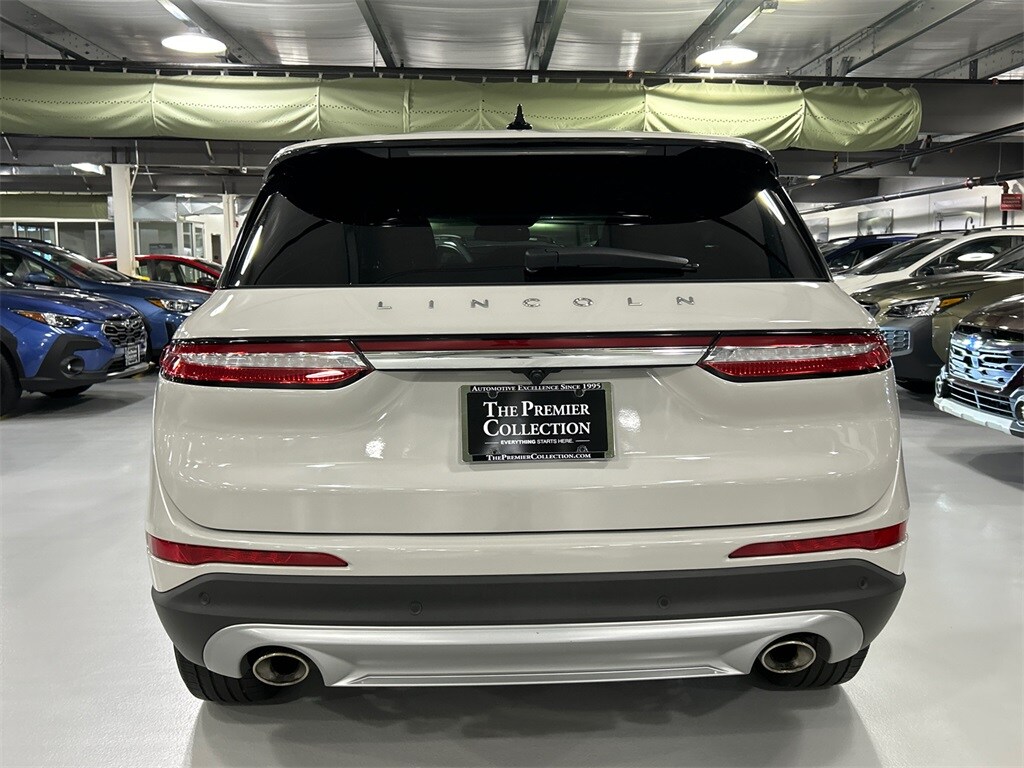 2022 Lincoln Corsair Standard photo 3