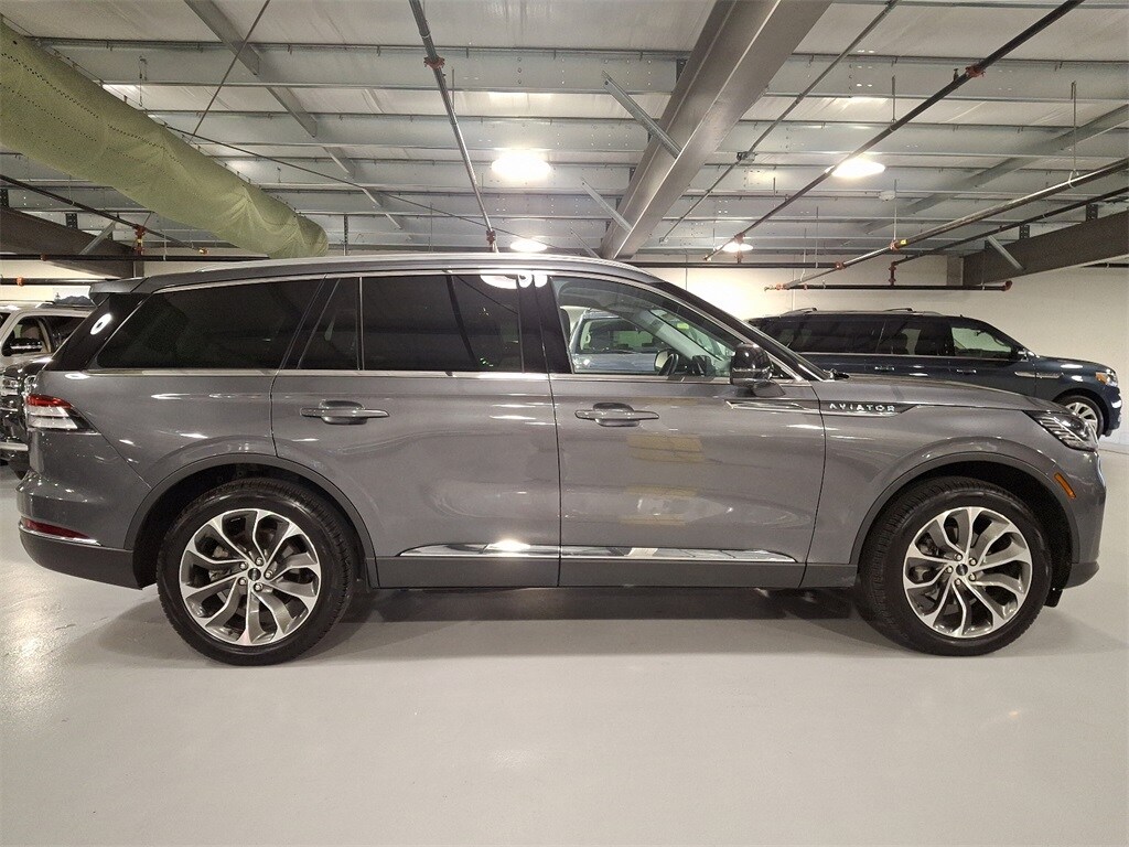 2025 Lincoln Aviator Reserve photo 2