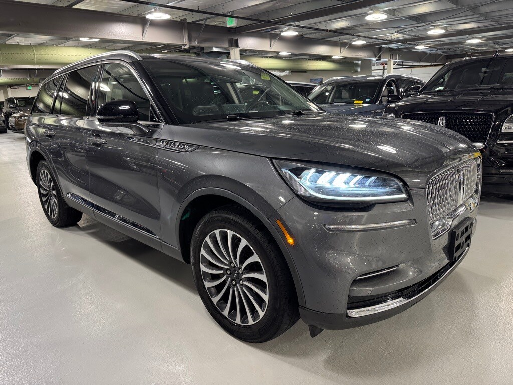 2023 Lincoln Aviator Standard photo 2