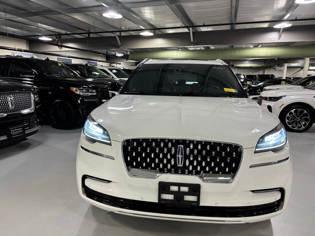 2023 Lincoln Aviator Grand Touring photo 2