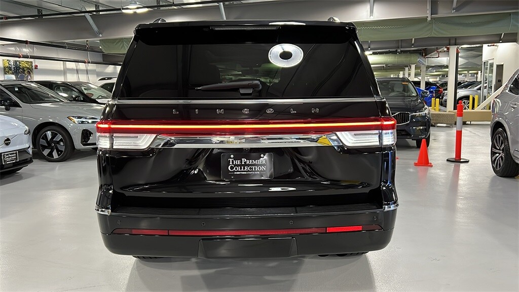 2022 Lincoln Navigator Black Label photo 3