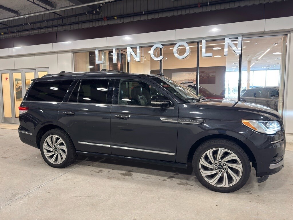 2022 Lincoln Navigator Reserve photo 2