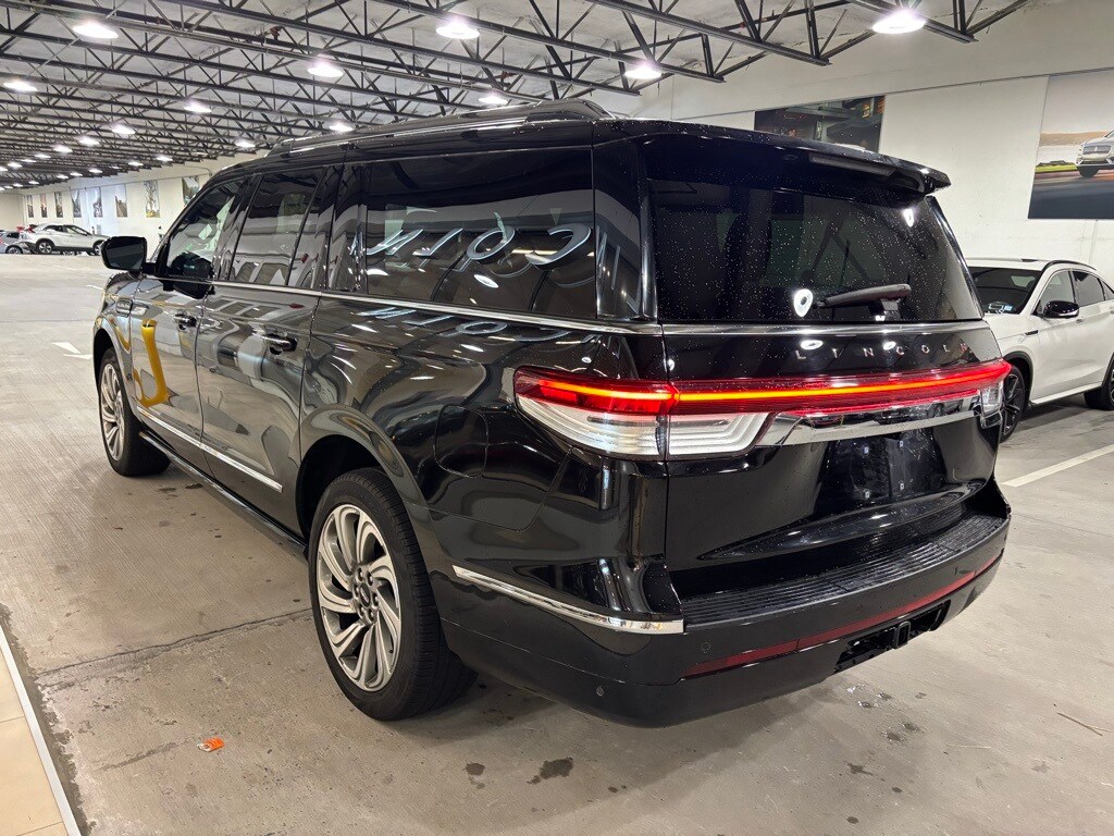 2022 Lincoln Navigator L Reserve photo 3