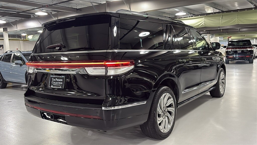 2022 Lincoln Navigator L Reserve photo 2