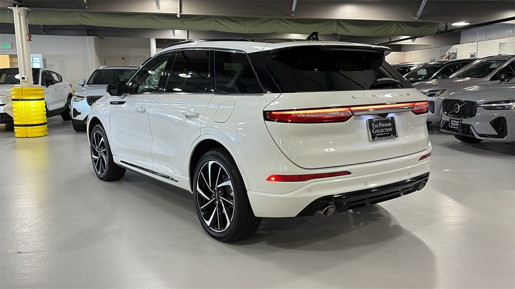 2025 Lincoln Corsair Grand Touring photo 4