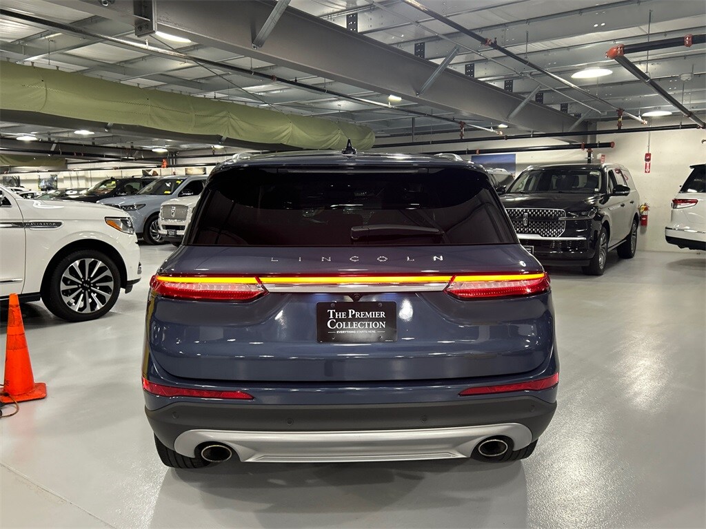 2022 Lincoln Corsair Standard photo 3