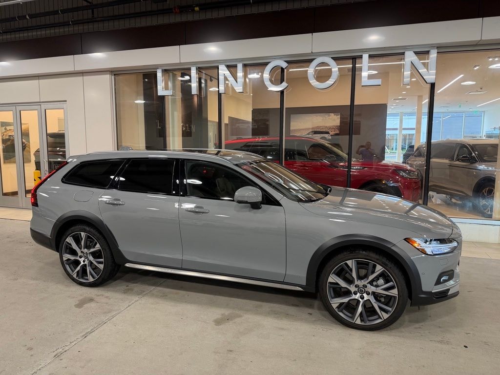 Used 2024 Volvo V90 Cross Country B6 Wagon