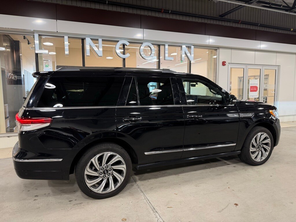 2022 Lincoln Navigator Reserve photo 3