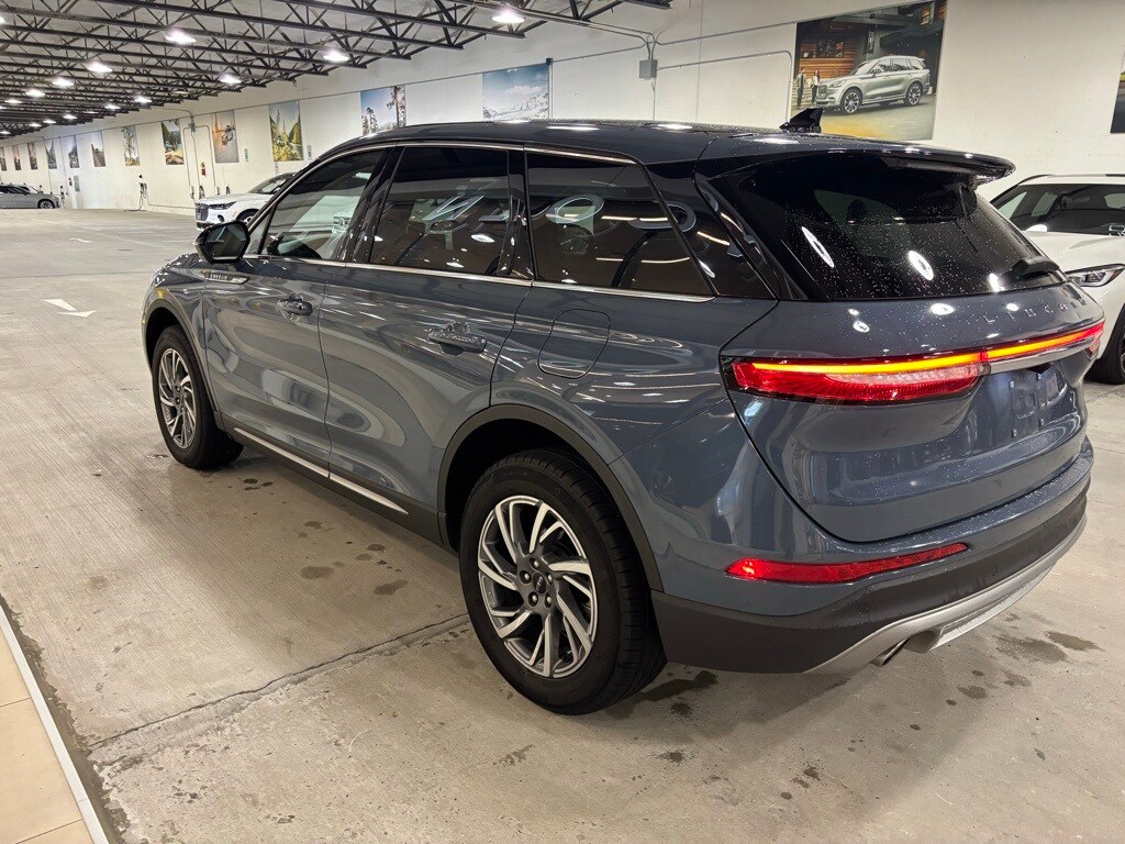 2023 Lincoln Corsair Standard photo 4