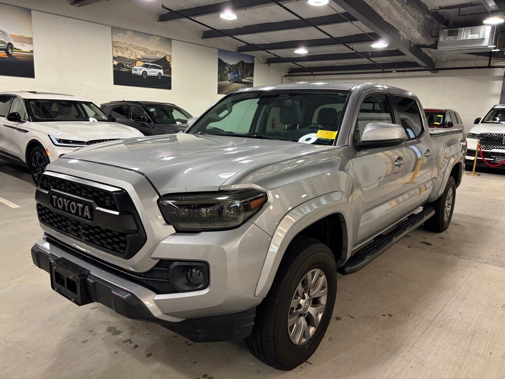2019 Toyota Tacoma V6 4x4 photo 4