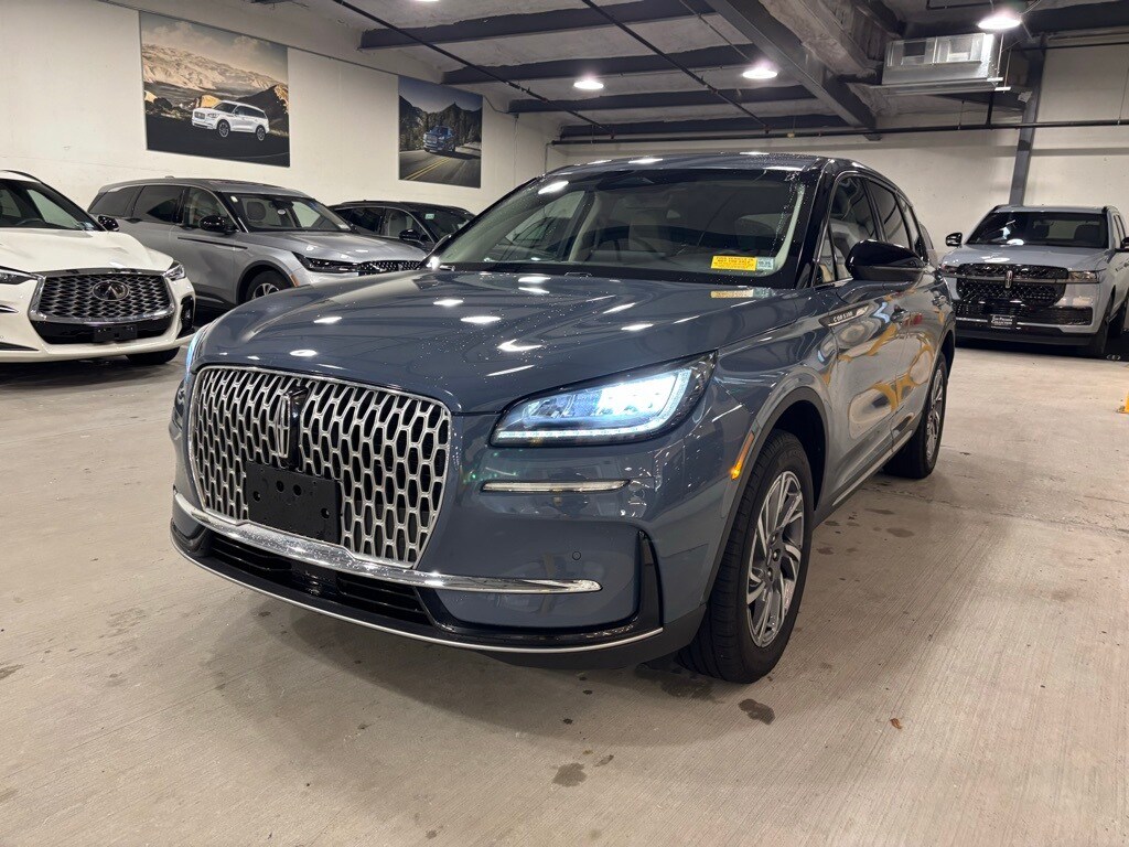 2023 Lincoln Corsair Standard photo 3