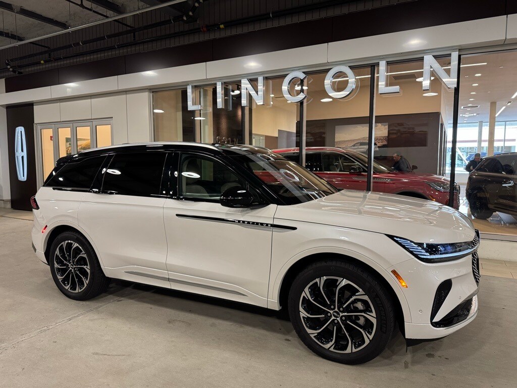 2024 Lincoln Nautilus Reserve photo 4