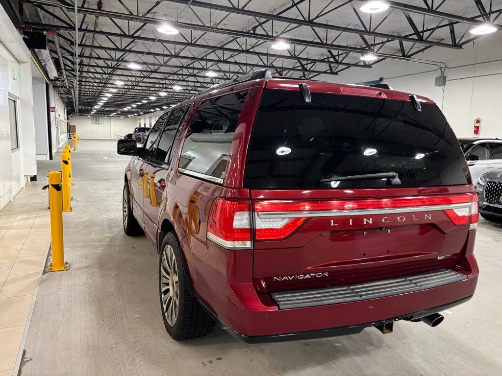 2015 Lincoln Navigator Base photo 4