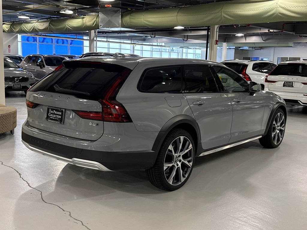 Used 2024 Volvo V90 Cross Country B6 Wagon