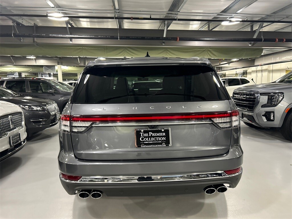 2022 Lincoln Aviator Standard photo 2