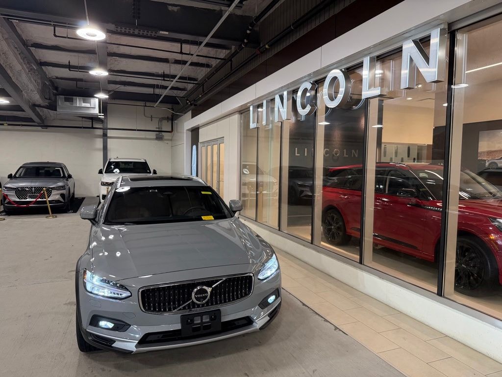 Used 2024 Volvo V90 Cross Country B6 Wagon