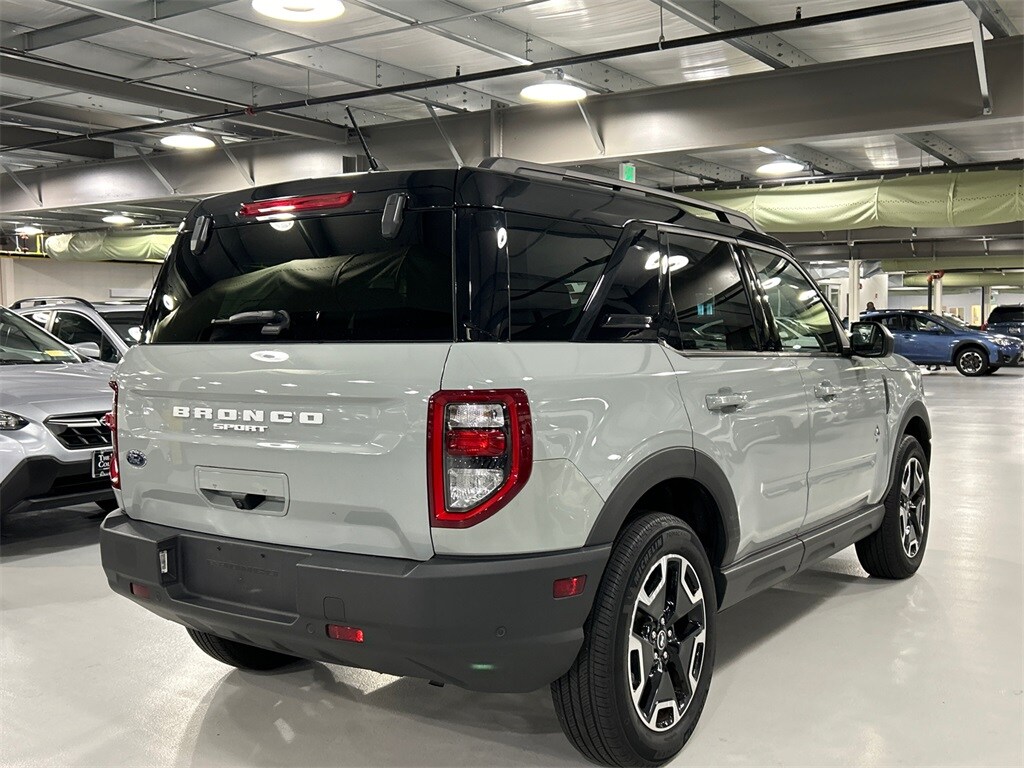 2021 Ford Bronco Sport Outer Banks photo 2
