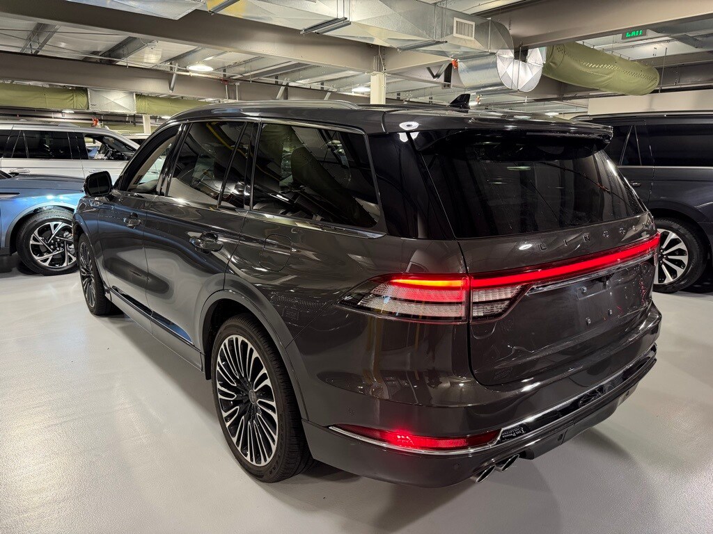 2024 Lincoln Aviator Black Label photo 3