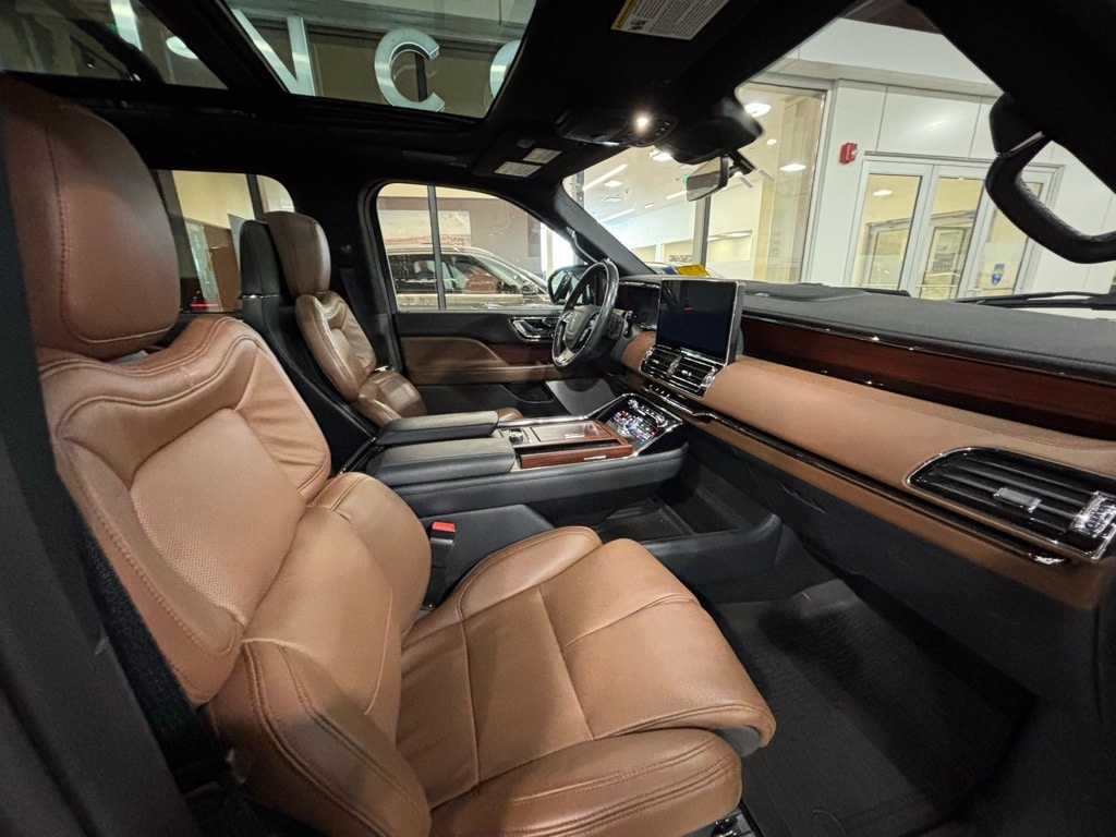 2022 Lincoln Navigator Reserve's photo