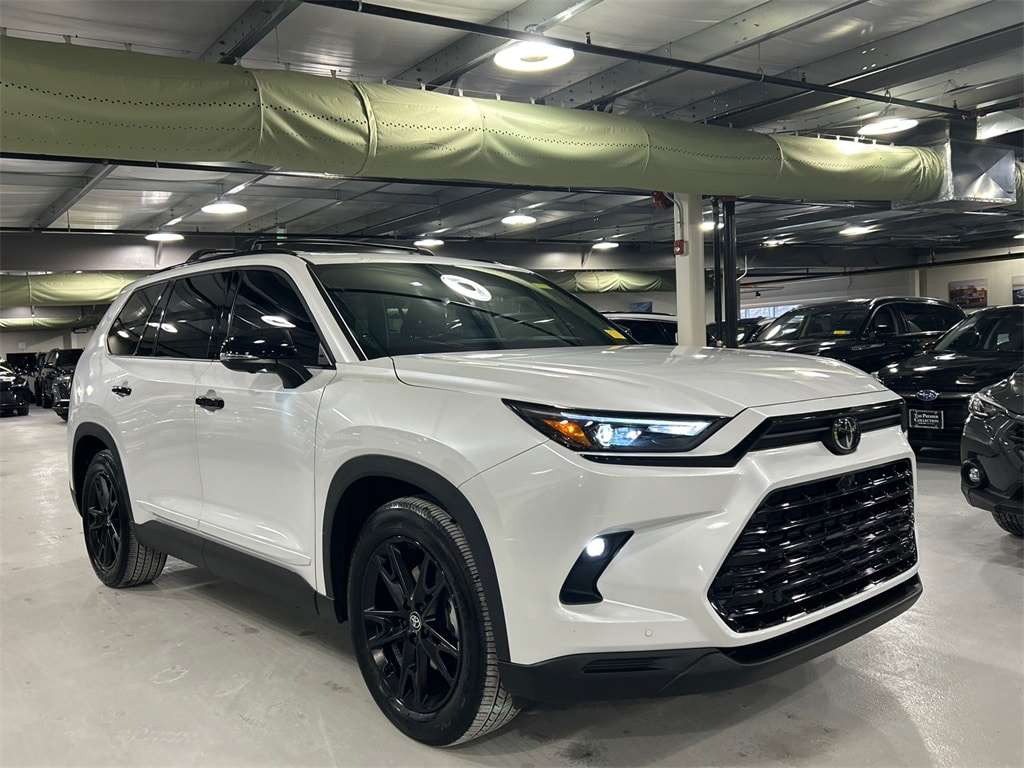 2025 Toyota Grand Highlander Nightshade's photo