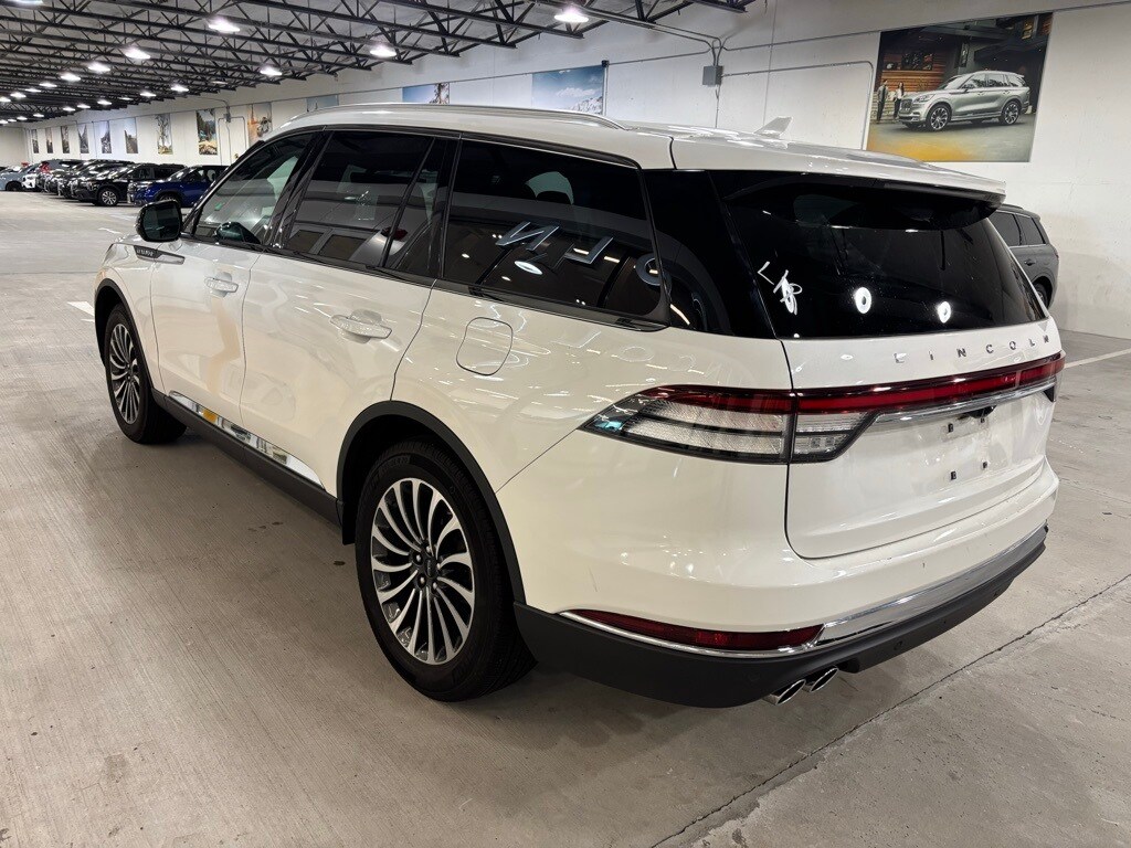 2023 Lincoln Aviator Standard photo 3