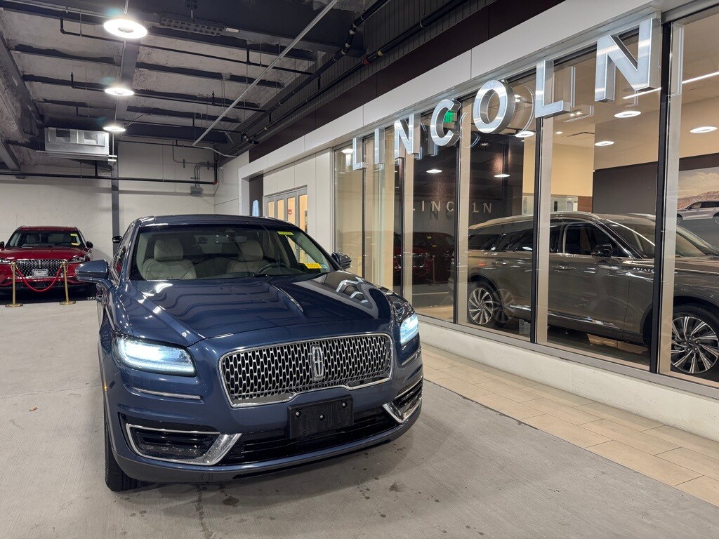 2019 Lincoln Nautilus Select photo 3