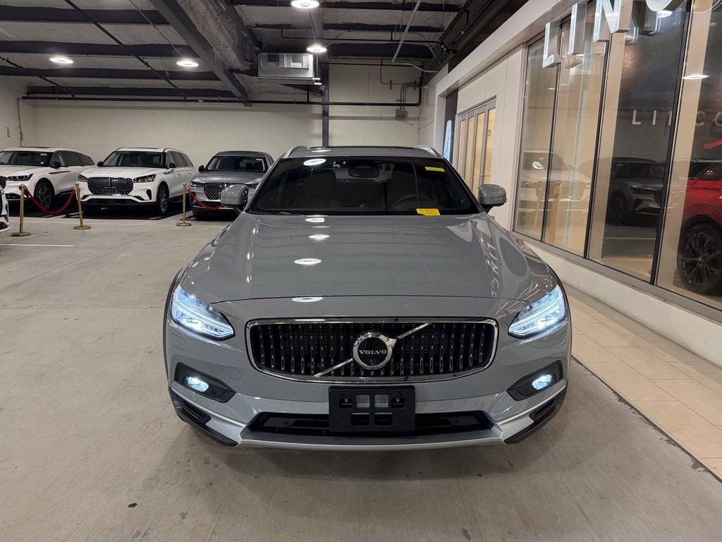 Used 2024 Volvo V90 Cross Country B6 Wagon