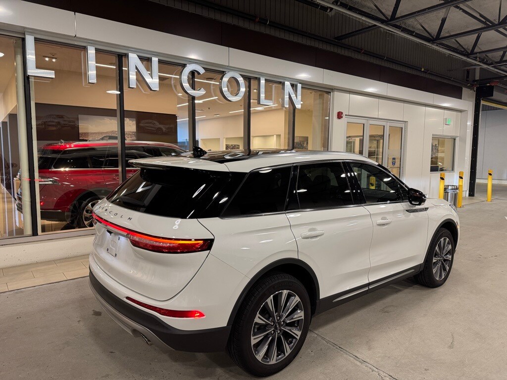 2022 Lincoln Corsair Reserve photo 2