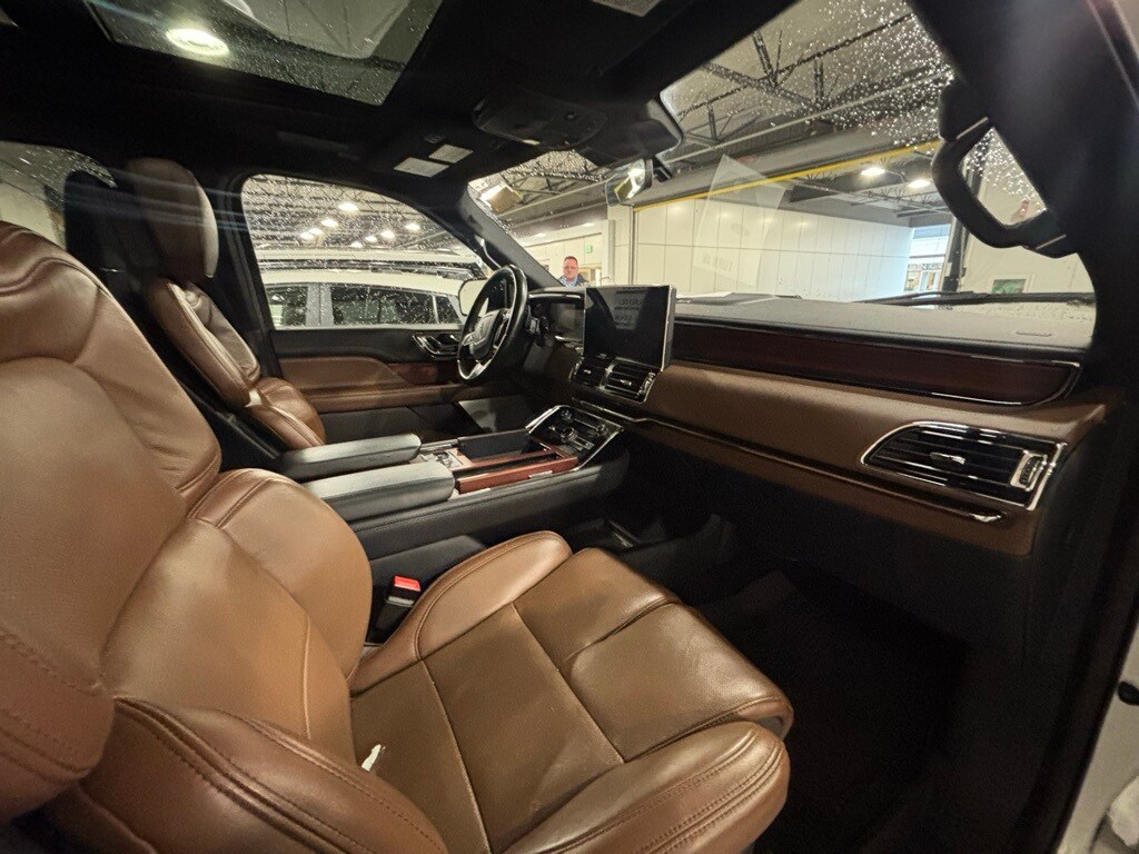 2022 Lincoln Navigator L Reserve photo 4