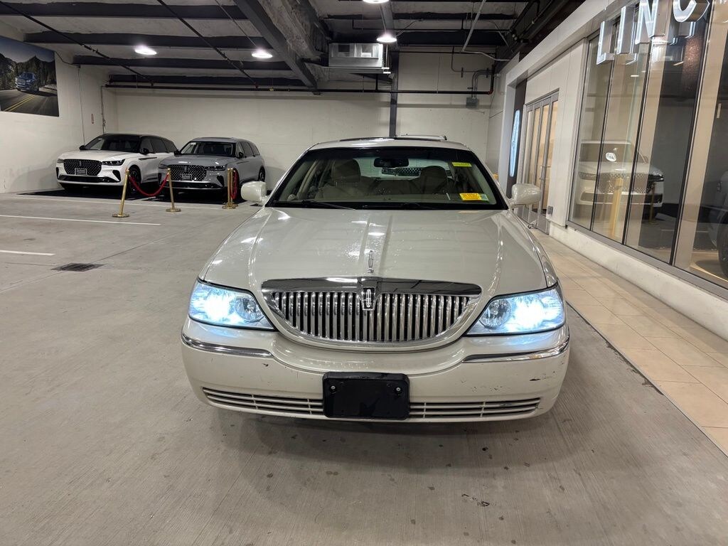Used 2006 Lincoln Town Car Signature Sedan